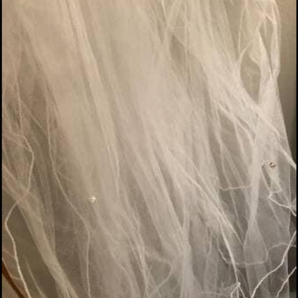 Wedding gown - Picture 9 of 11